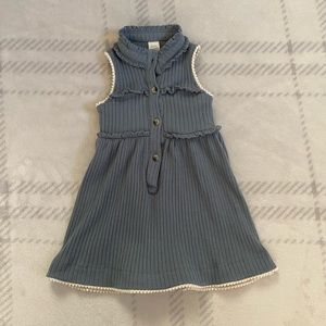 Kate Quinn sleeveless dress